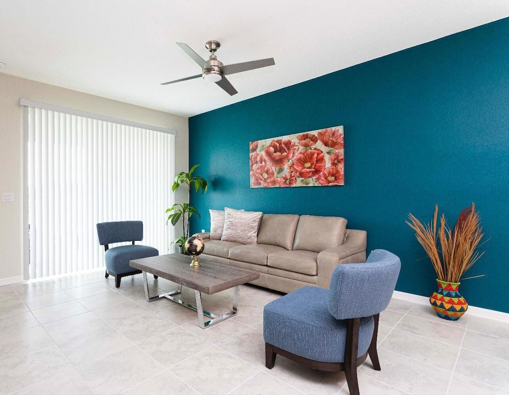 Amazing Townhome With Lake View at Storey Lake Resort