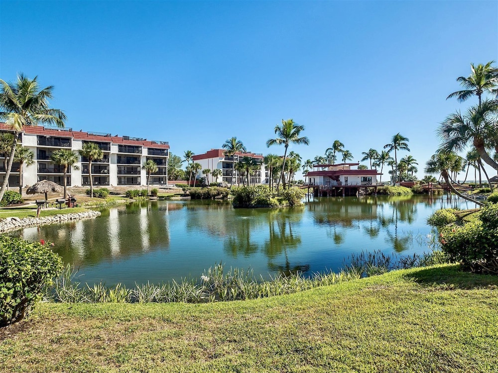 Pointe Santo Condos by Dream Vacation Rentals