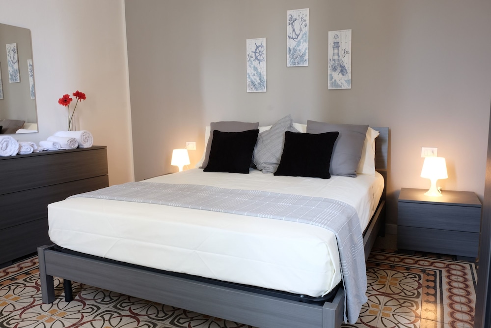 Myia 3B in Siracusa With 1 Bedrooms and 1 Bathrooms