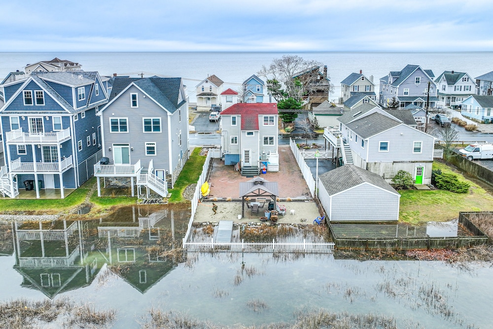 Bright Milford Beach House w/ Outdoor Shower view 5