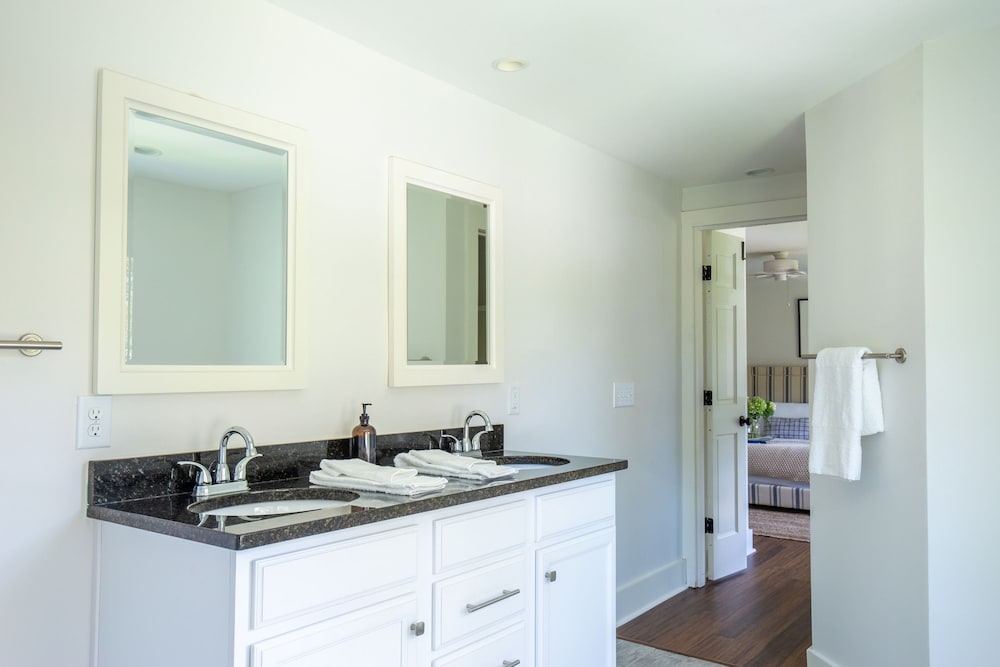 Jessamine by Avantstay Picture Perfect Home w Stunning Backyard