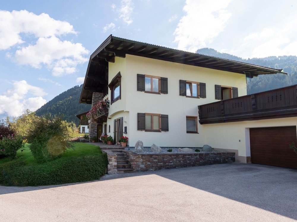 Apartment in Tyrol 100 m to the Mountain Railway