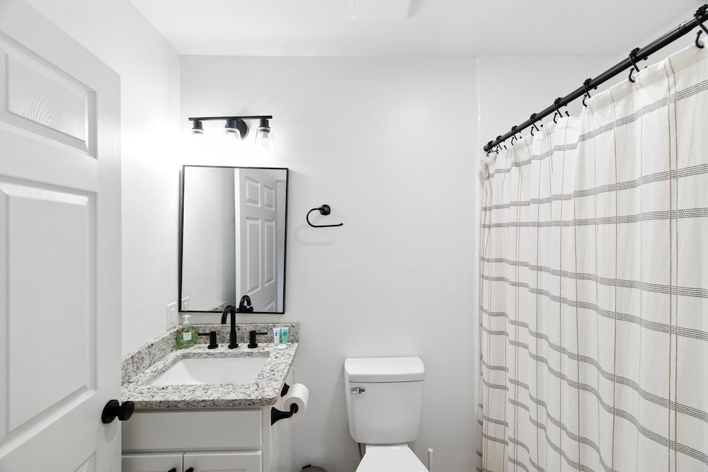 Family Getaway 9BR Open-concept Retreat