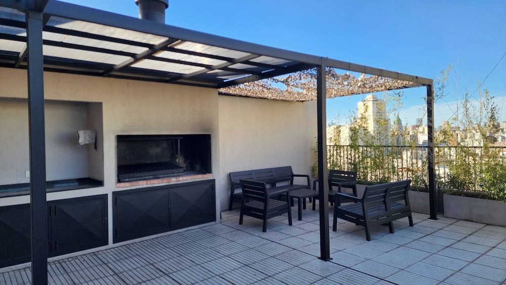 Alberti 360 Charming City Center Apartment With Shared Pool