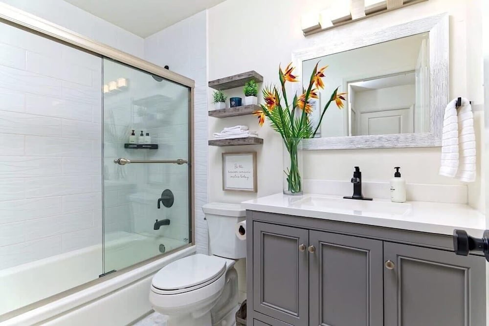 @ Marbella Lane - Stylish 4BR w/ Revitalizing View