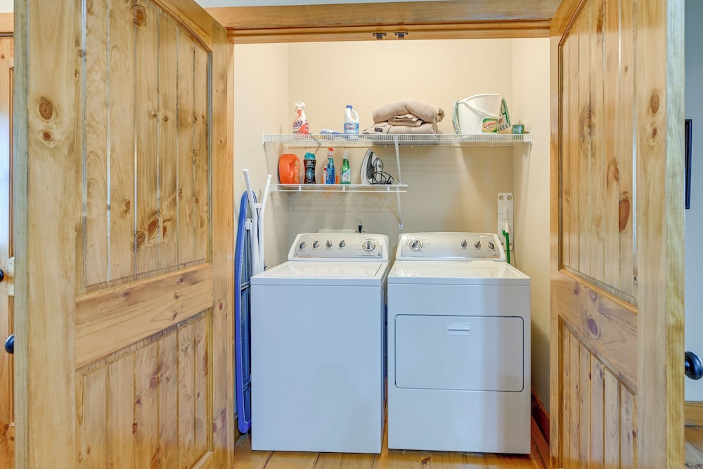 Sapphire Valley Resort Cabin w/ Fireplaces + Grill