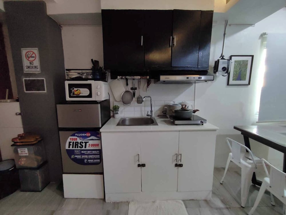 L1 Twin Bed Staycation in Bonifacio Global City