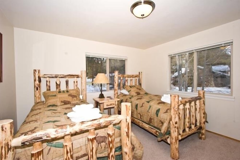 2853 Springwood Dr.