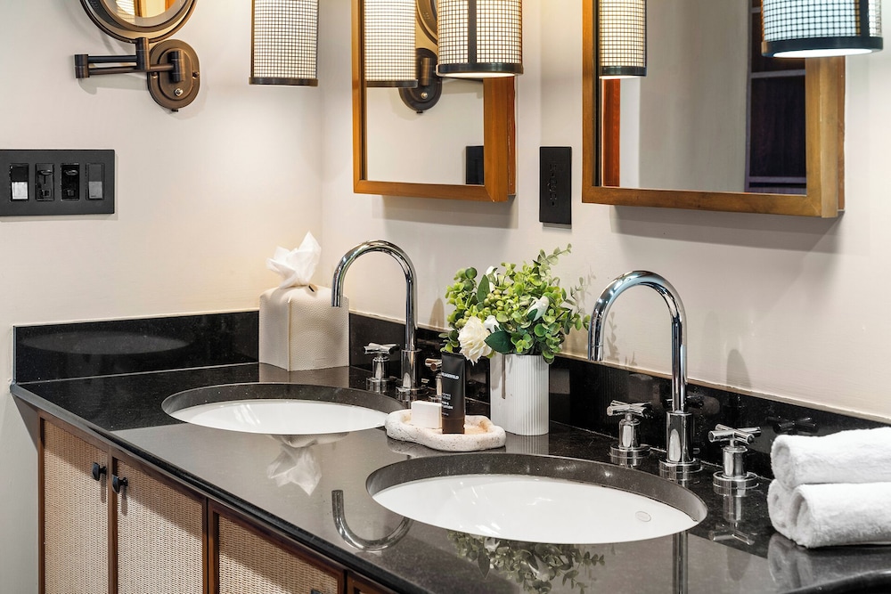 Luxury Vacation Rentals at The Setai by LRMB