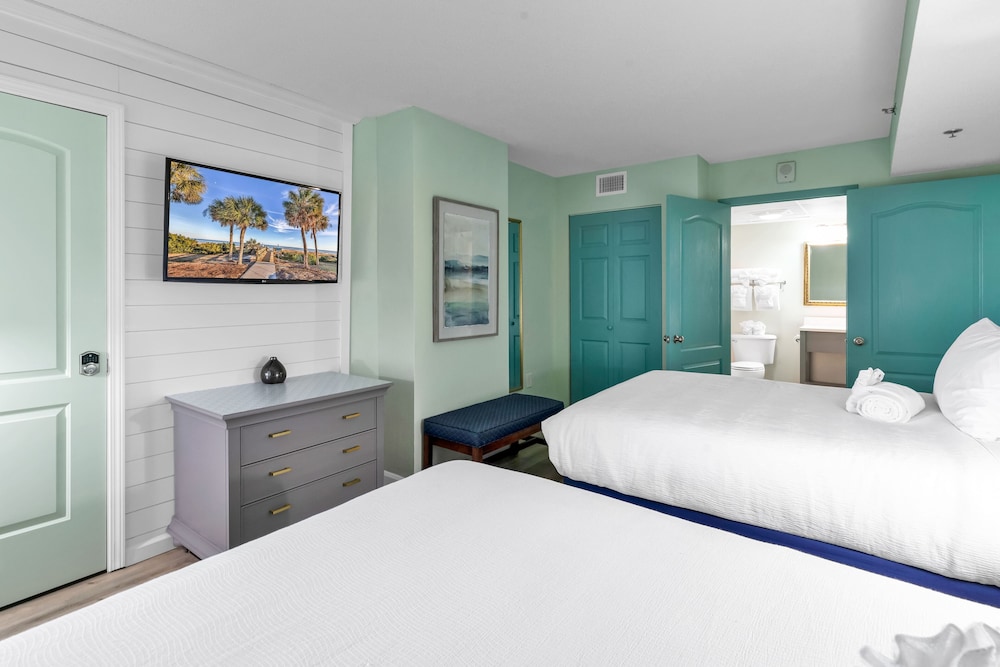 Cozy 2BR Beachfront Condo