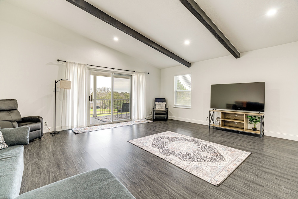 Private Hot Tub & Golf Course Views: Lakeway Gem