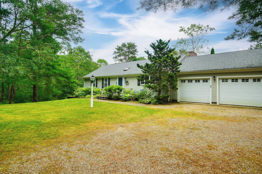 Furnished Deck: Retreat on Mashpee River!