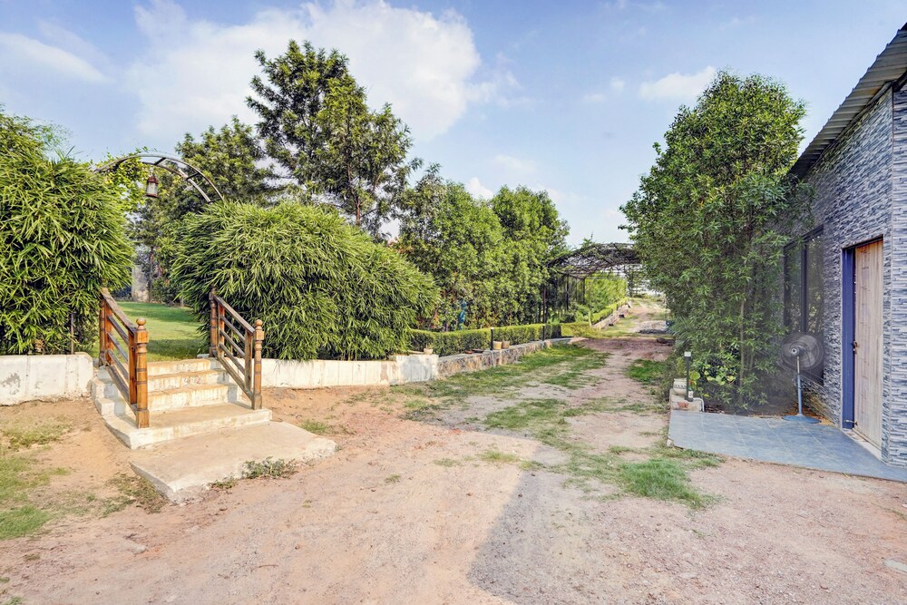 Alaya Stays Fortezza | Pet-friendly 6-BHK Farmhouse With Private Pool