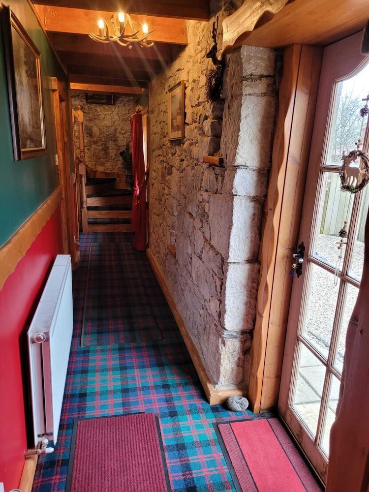 Traditional 2-bed Cottage in Dalry