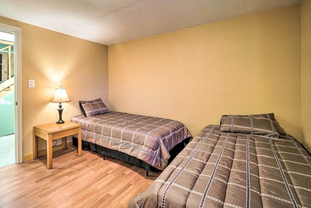 Cabin on Kenai Peninsula: Family & Group Friendly! view 3