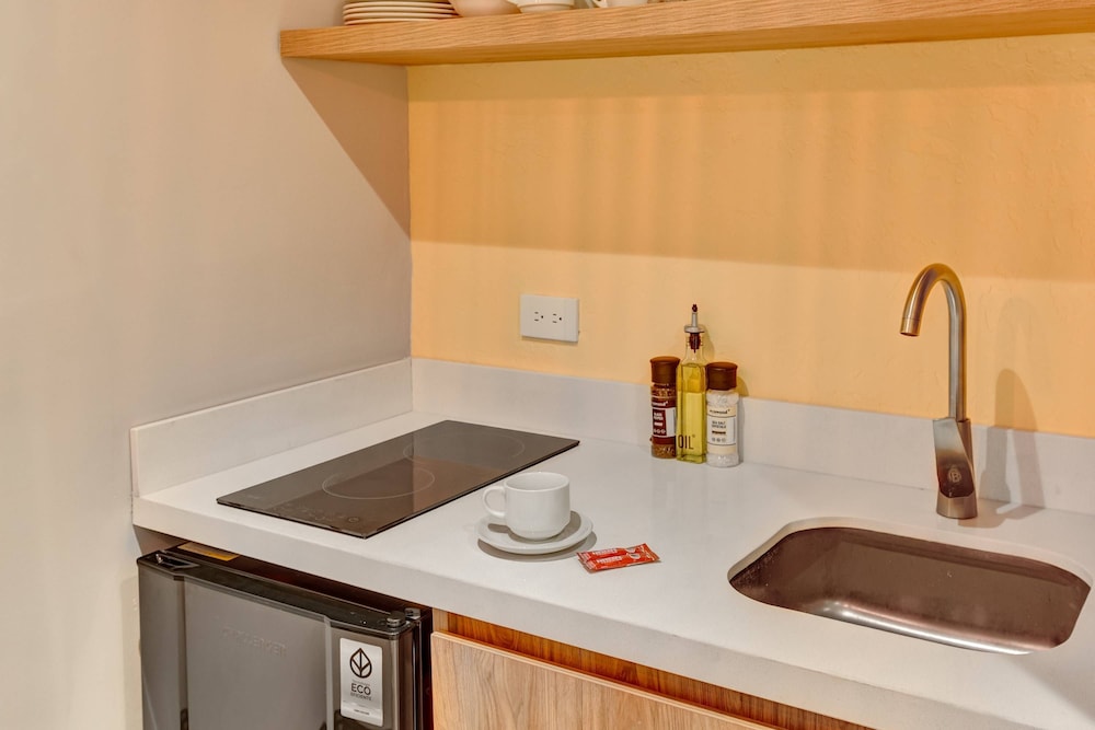w Startling 2BR Apartment in Trendy Zona T