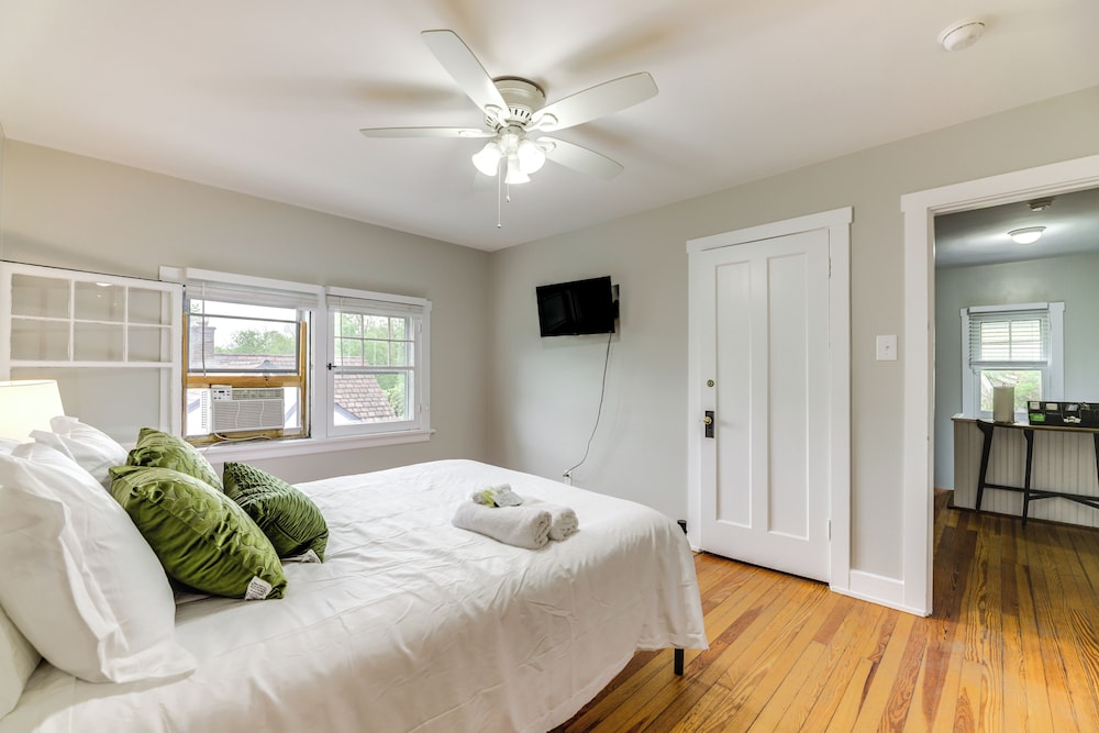 Cincinnati Apartment: 1 Mi to Hyde Park Square! view 5