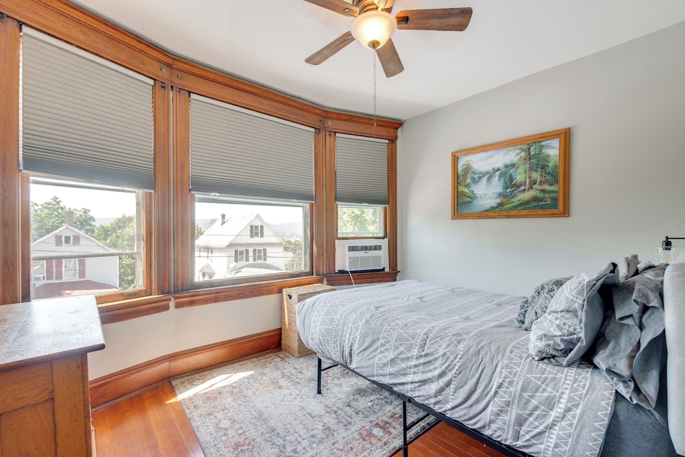 2 Mi to Steamtown Nhs: Family Home w/ Backyard!