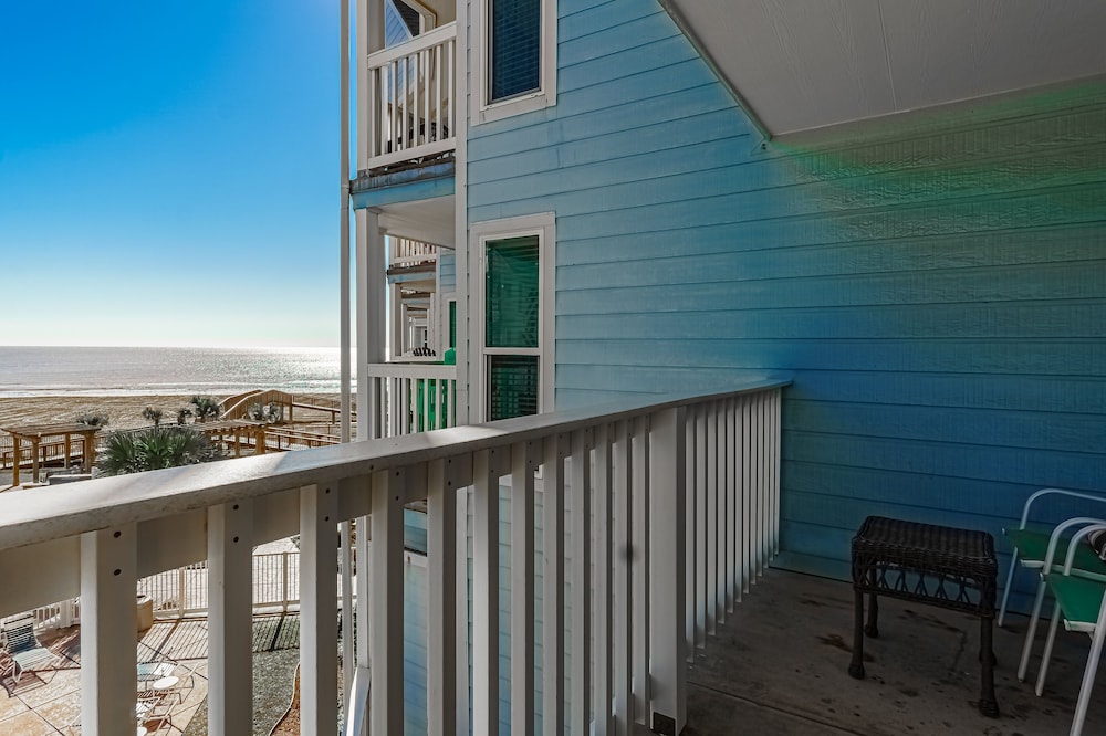 Seascape 1215 Studio Bedroom Condo by RedAwning