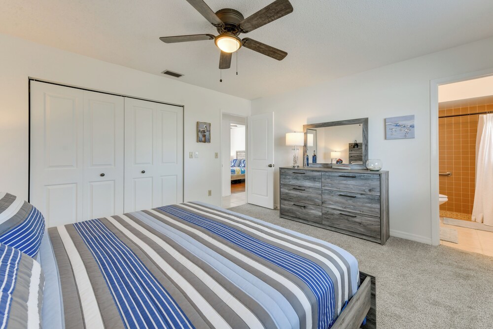 Canal-front Fishing & Pool: North Port Home