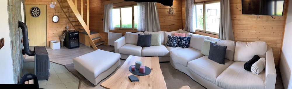 Cottage with pool playground and privacy