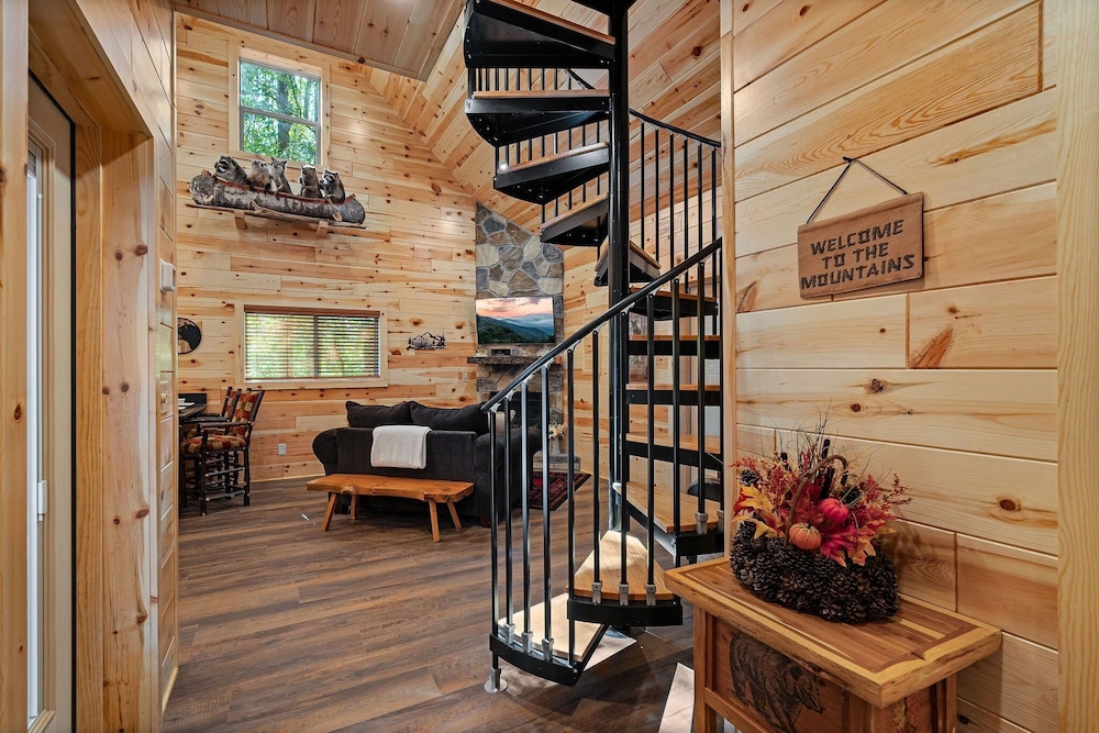 Cabin On A Hill 2 Bedroom Cabin