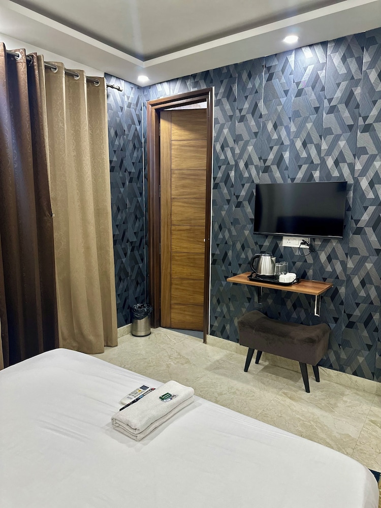 V Rooms