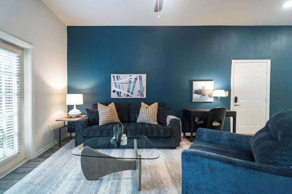 Landing Apartments - University City North