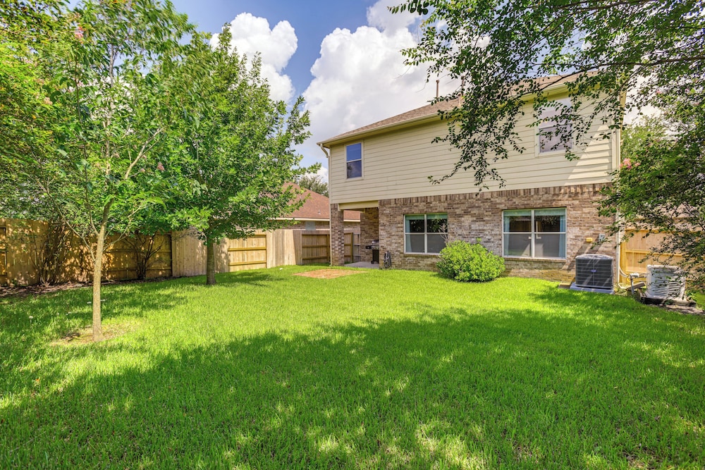 Fish & Hike: Pet-friendly Humble Home w/ Yard