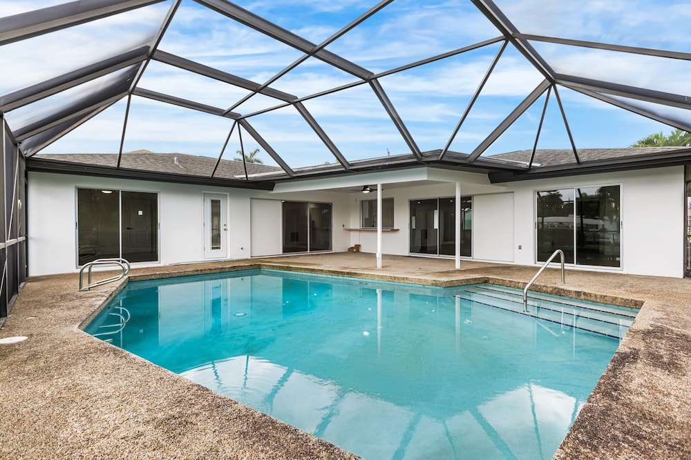 Riverfront Home w Private Dock Pool Beaches