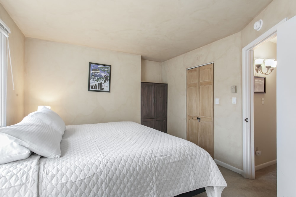 Brooktree Condos D221 2 Bedroom Condo