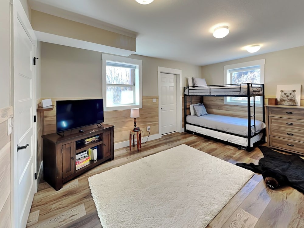 The Squirrel's Nest by Jackson Mountain Rentals