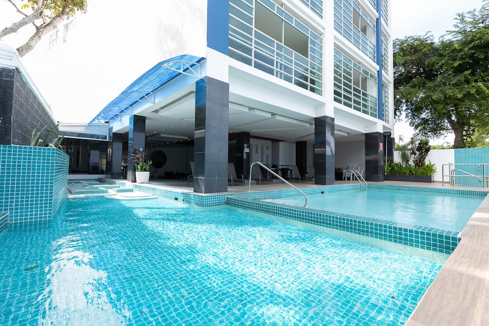 The Farallon Beach Condo by Acomodo
