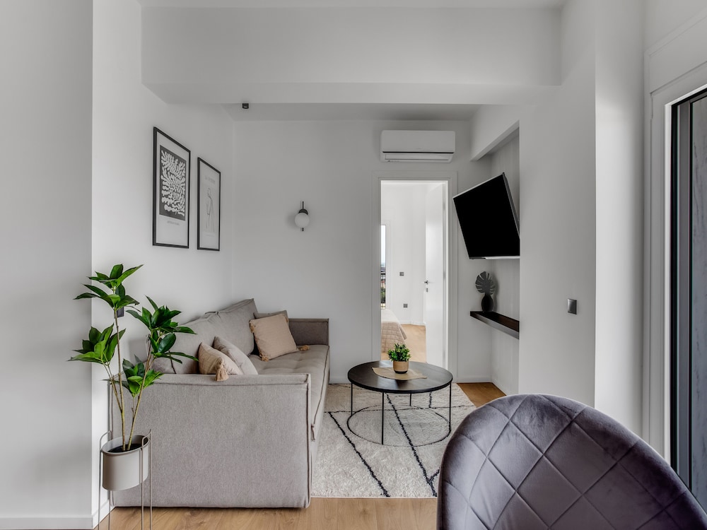Sanders Arch - Petite 1-bdr Apt w Balcony photo 3