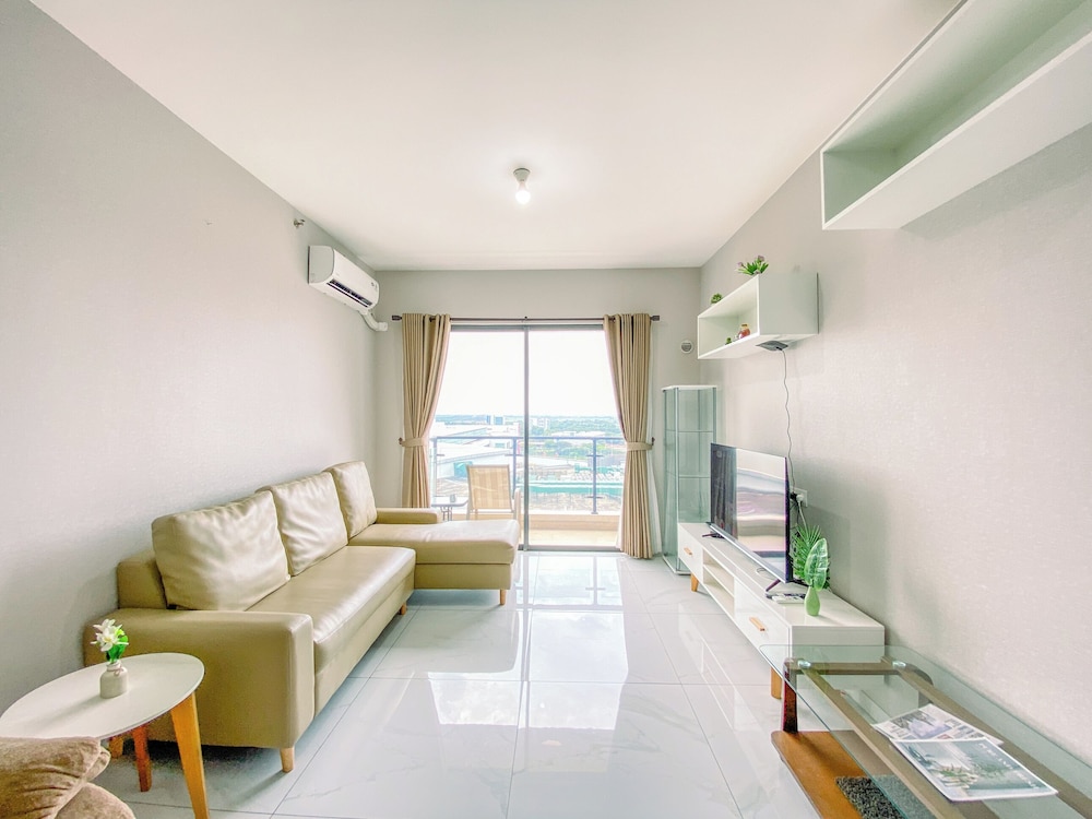 Tranquil Living 3BR Apartment Sky House BSD