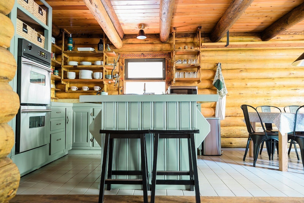 87sl - Starlink - Sauna - Sleeps 8