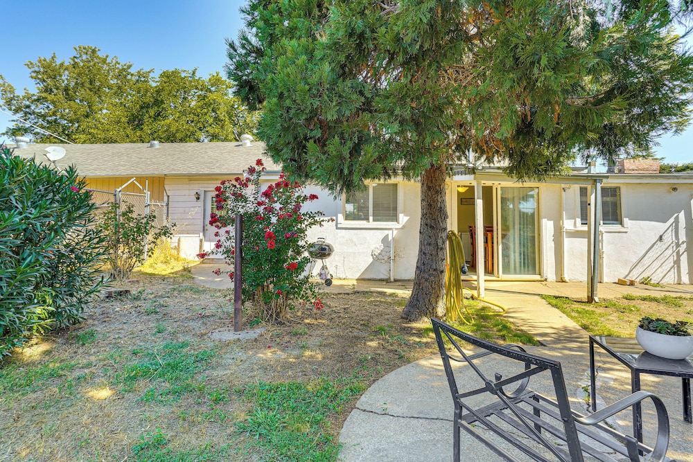 Pet-friendly Unit w/ Yard Near Sacramento River!