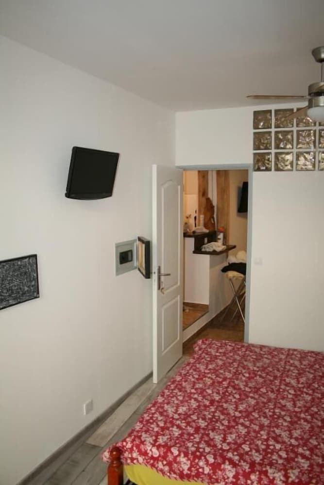 Photo 6