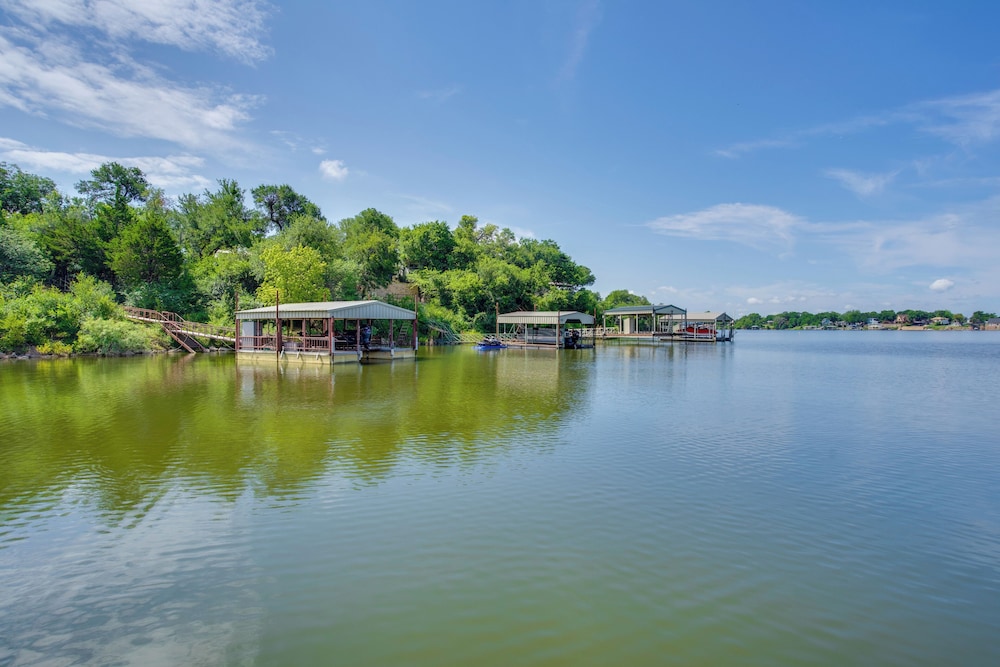 Waterfront Lake Bridgeport Home w/ Private Dock
