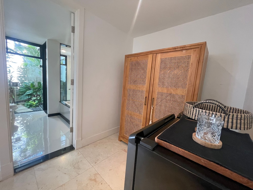 Martini Suites & Villa