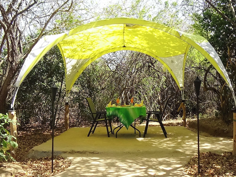 Podi Hoona Yala Safari Camp