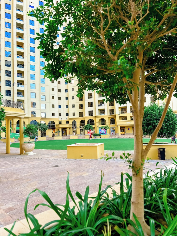 Urban Panda Mirror Maze Hostel JBR