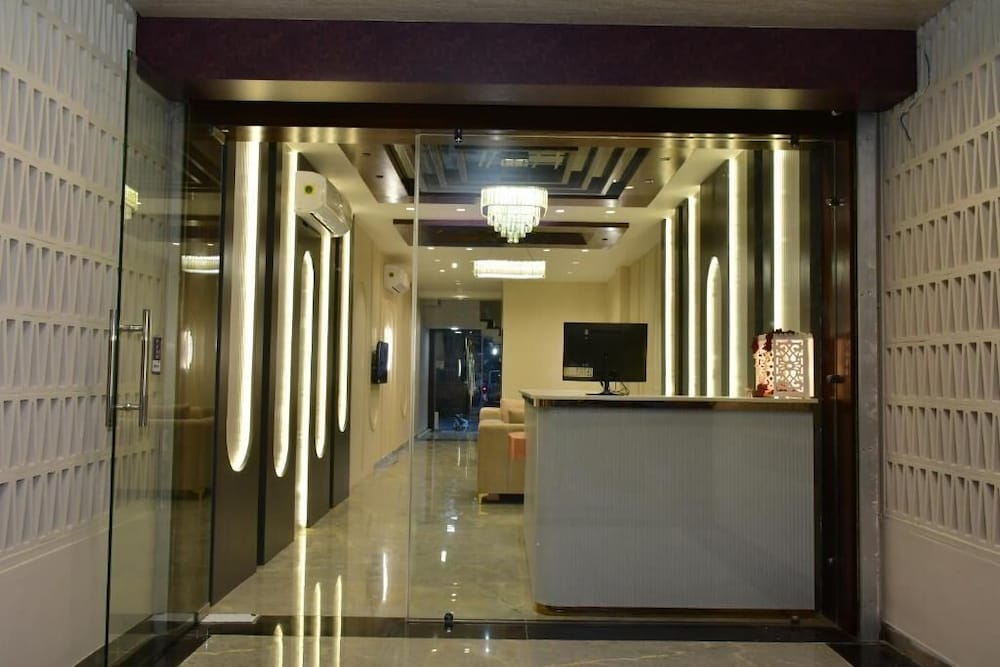 Travinities Hotel Avni Palace