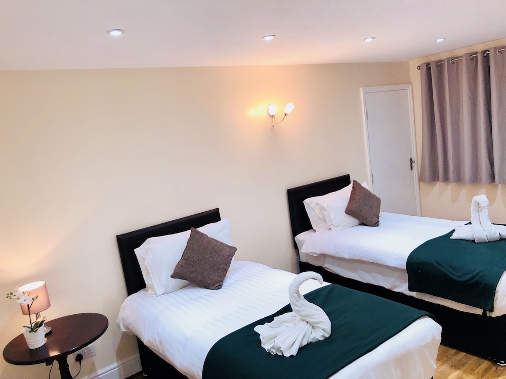 Sudbury Vacations - Hill Lodge Hotel - Property Image 10
