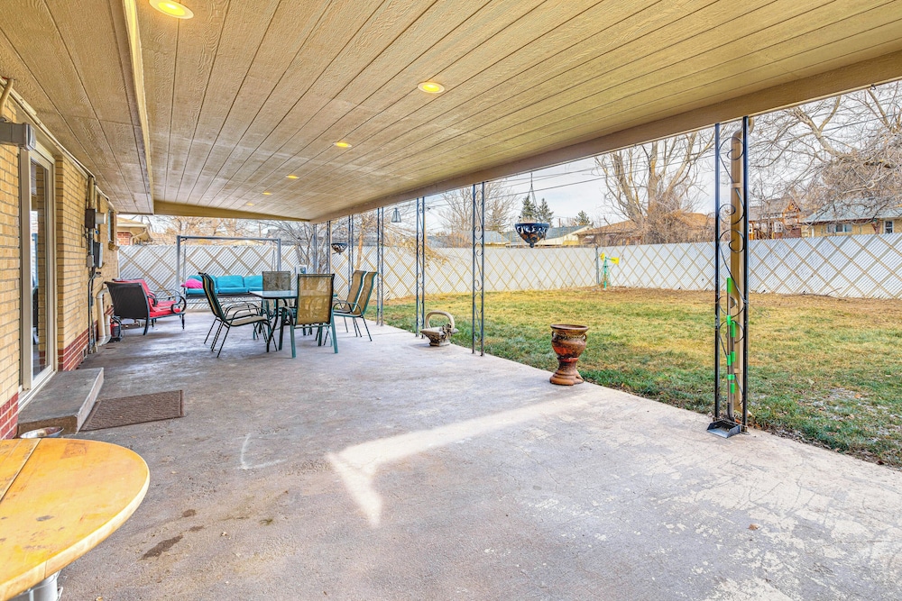 7 Mi to Dtwn Denver: Home w/ Large Yard!