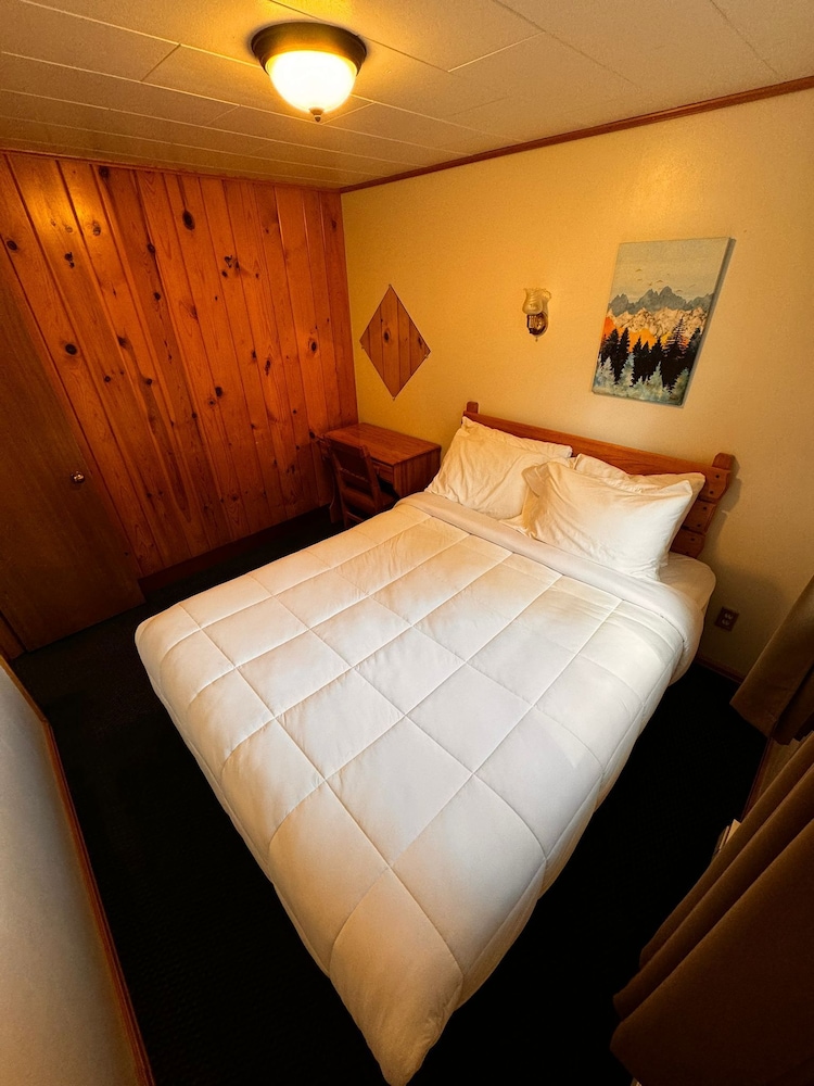 Lone Eagle Lodge - Property Image 39