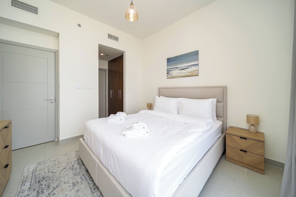 PVH - Opulent 2BR in Forte Tower 1