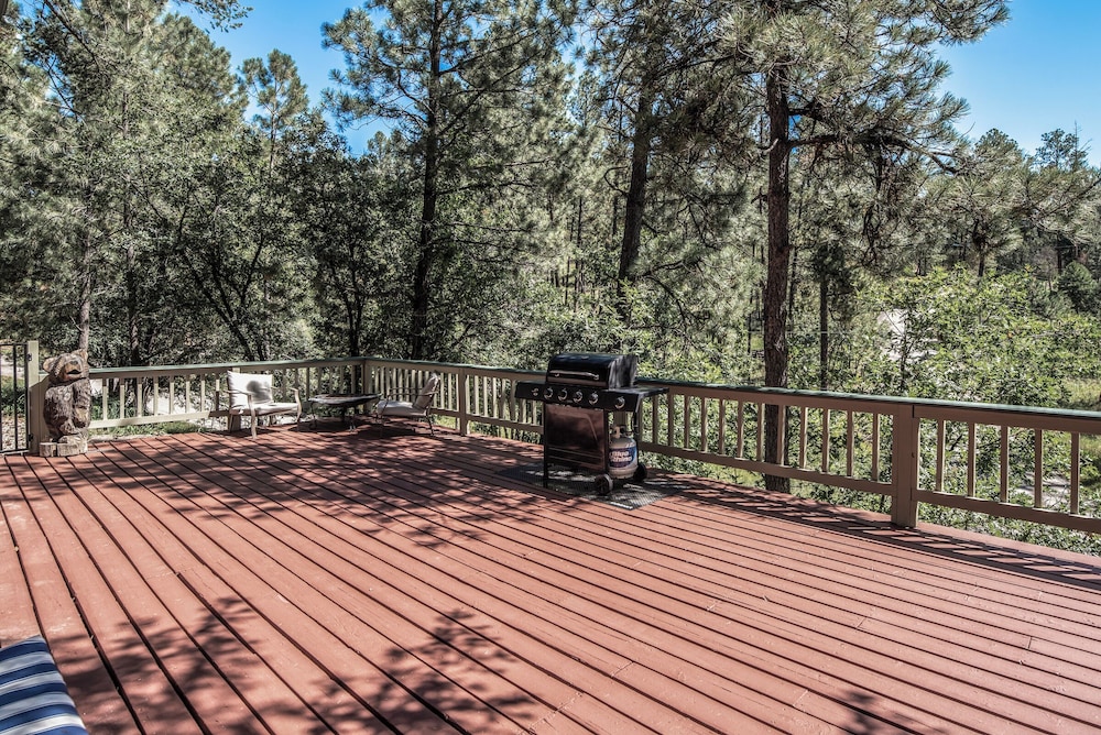 Tis Holiday Haus by Ruidoso Vacation Rentals