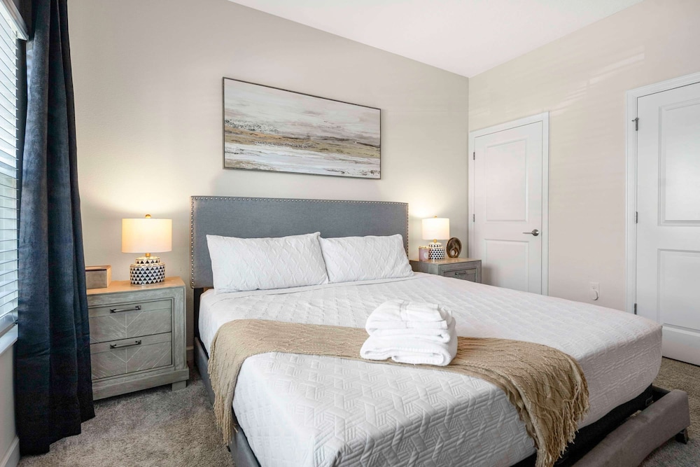 Stylish 4BR Pool Townhome Storey Lake