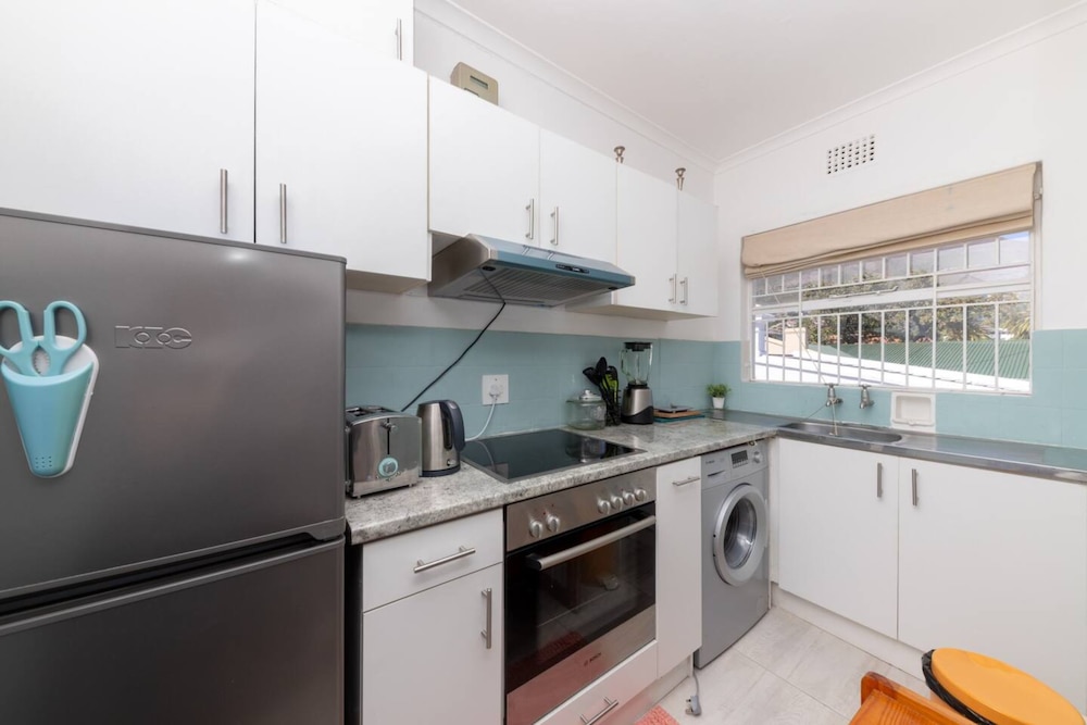 Bright and Homey 1 Bedroom in Gardens view 4
